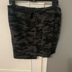 Z Supply knit skirt. Size large gray camo print.